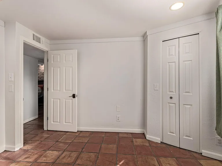 3730 E Kings Ave — Photo 21