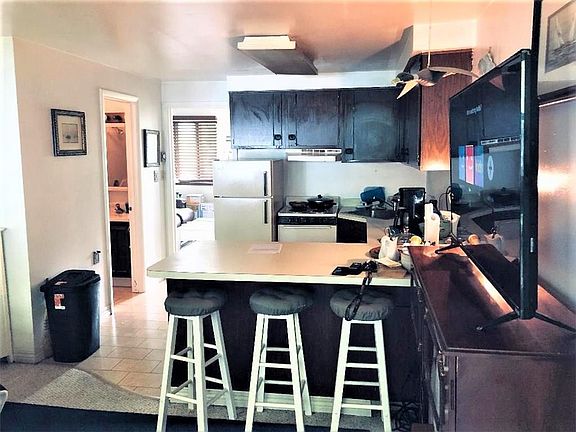 5th image of 609 Edgewater Dr