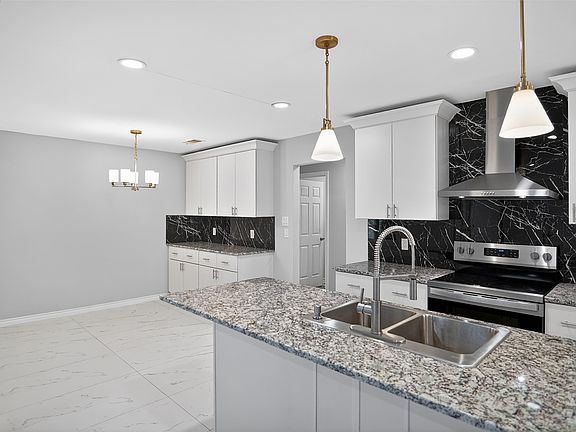 4th image of 835 38th St SE