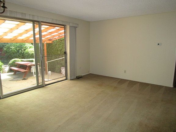 3rd image of 2310 W Parkway Dr