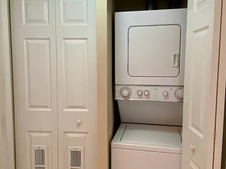 302 Lake Parsons Grn #204 — Photo 6