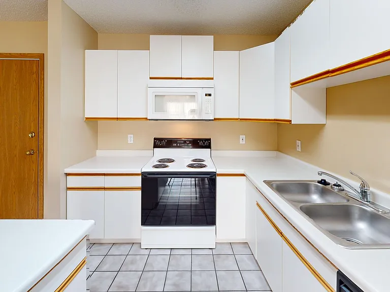 Dakota Park Apartments — Photo 18