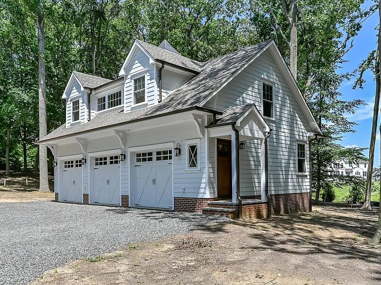 267 Sunnyside Rd — Photo 2