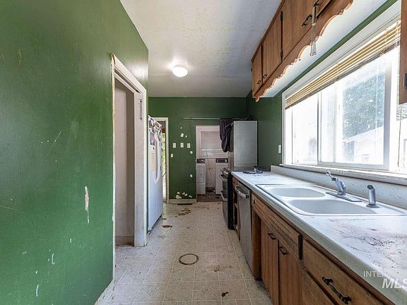 5th image of 621 Teddy Ave