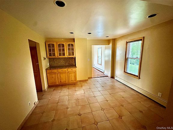 5th image of 73 Davison Ave #1
