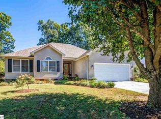 102 Hill Ln, Simpsonville, SC 29681
