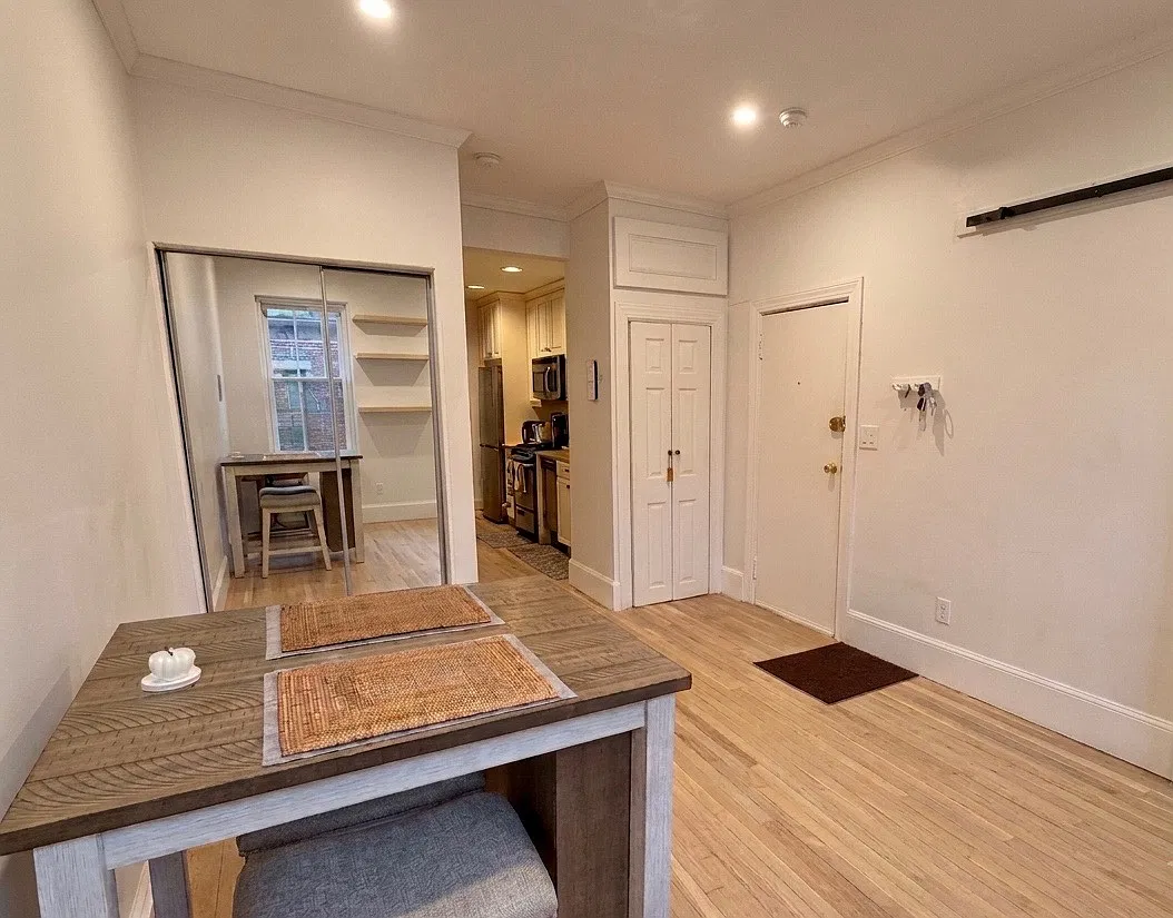 1 bed, 1.0 bath, 426 sqft, $3,000 — Photo 2