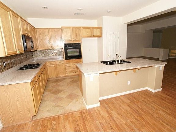 4th image of 5383 Esparon Ave