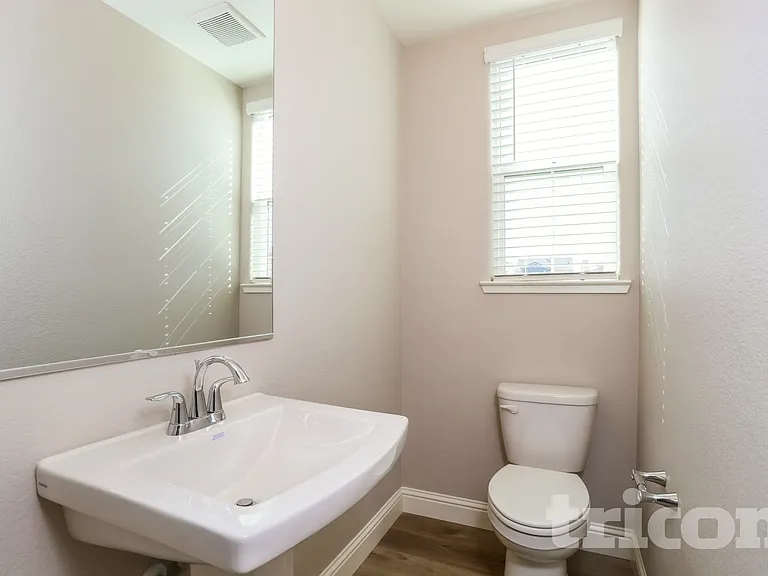 1265 Victorian St — Photo 8