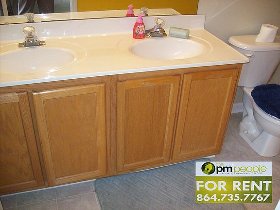 Double vanity in the bathroom