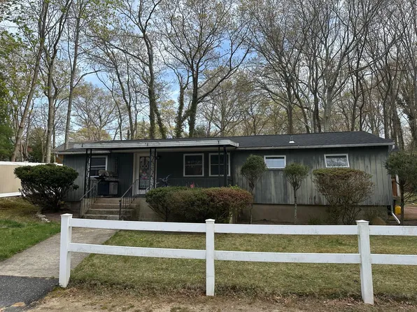 5 4th Street, Wading River, NY 11792