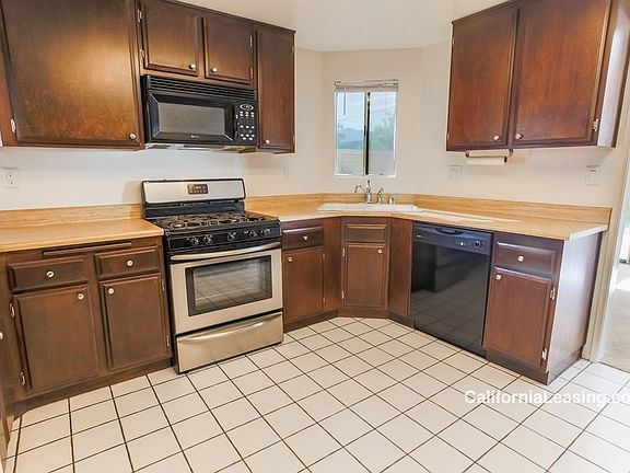4th image of 15916 Rosehaven Ln