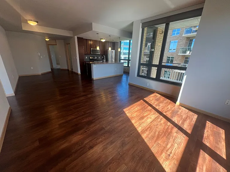 Venture Luxury High Rise — Photo 261