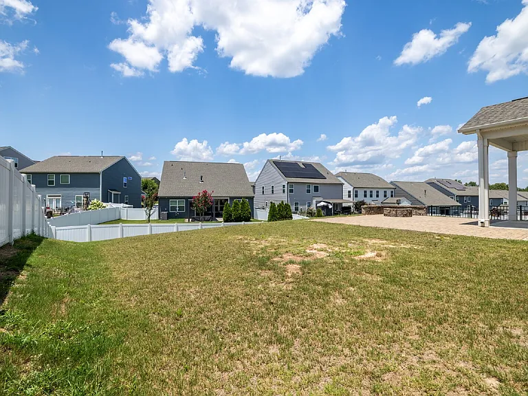 1069 Pennington Dr — Photo 42