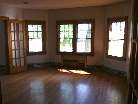 4th image of 2793 Indianola Ave