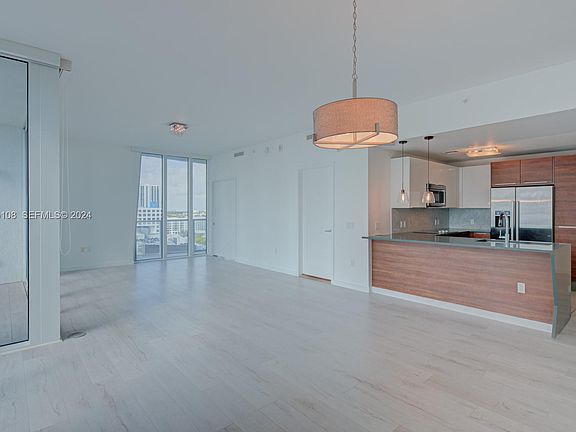 3rd image of 601 NE 27th St APT 1502