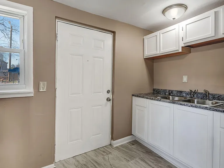 2911 Clifton Ave #A — Photo 12