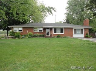 1804 Winter Ln, Godfrey, IL 62035