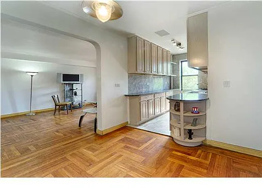 Sold by Foxworth Realty | media 7