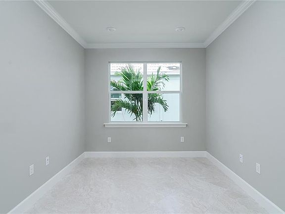 4th image of 20020 Tavernier Dr