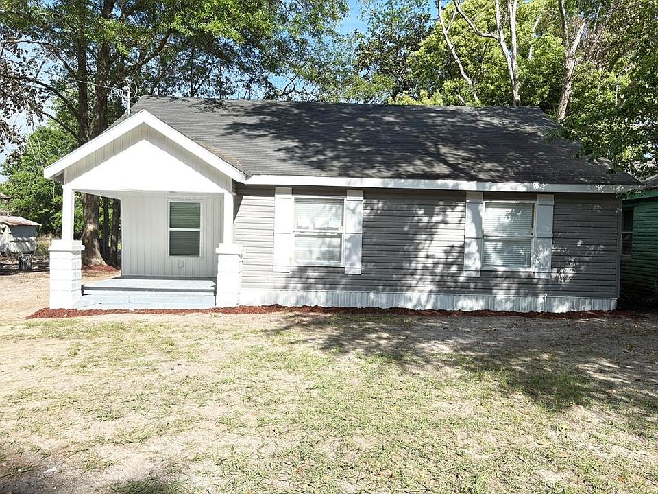1st image of 615 3rd St SE