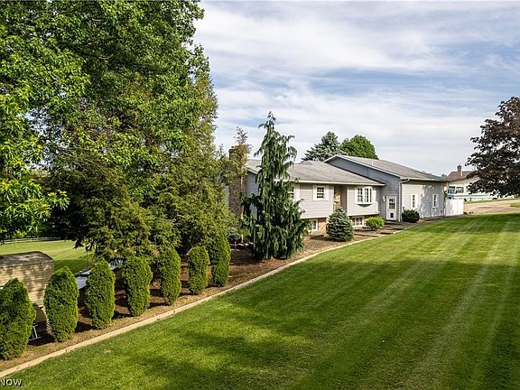 3rd image of 9019 Skylane Dr