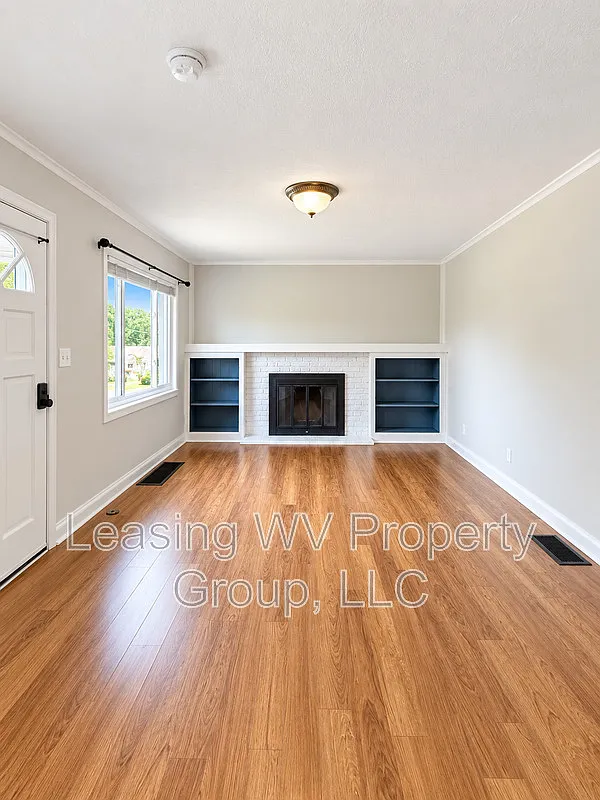 3 bed, 2.0 bath, 1700 sqft, $1,600 — Photo 2