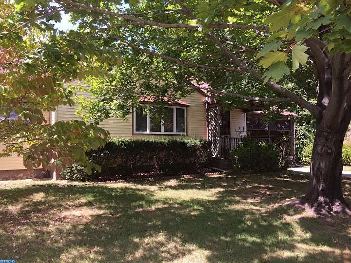 2nd image of 76 Dawn Dr