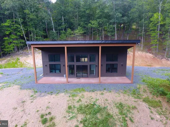 279 Waterline Dr, Upper Tract, WV 26866