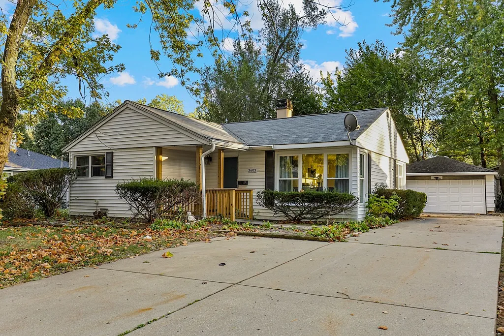 4 bed, 1755 sqft, $6,800 — Photo 1