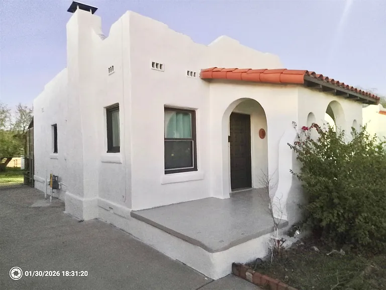 2409 E Mabel St — Photo 2