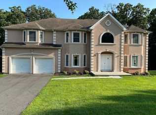 51 Gatheringhill Ct, Morris Plains, NJ 07950
