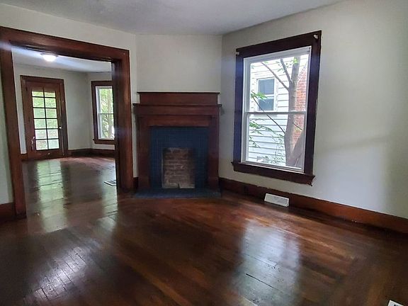 4th image of 205 Lexington Ave