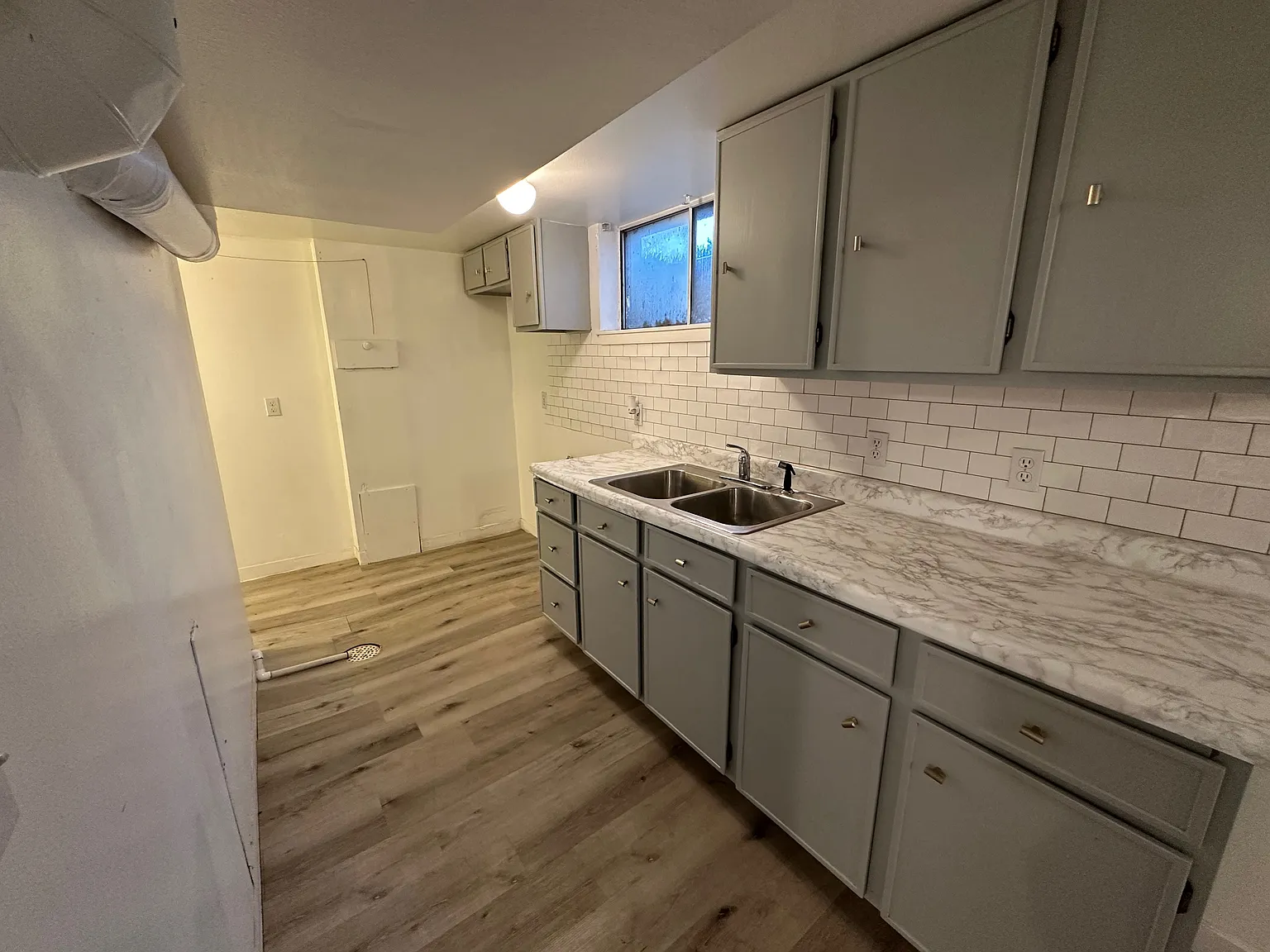 5 bed, 2300 sqft, $2,350 — Photo 4