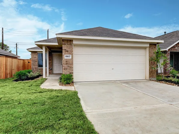 8907 Estes Lake Dr, Baytown, TX 77521