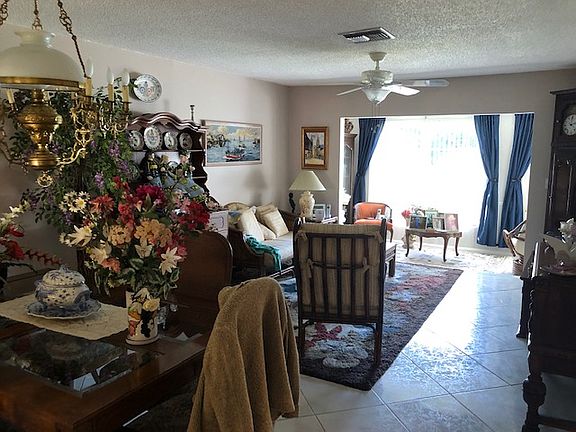 5th image of 1084 Seville Dr