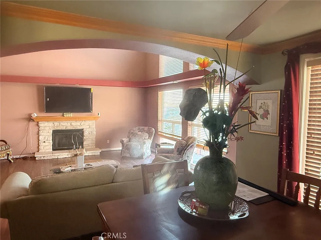 3 bed, 2.5 bath, 2008 sqft, $2,800 — Photo 2