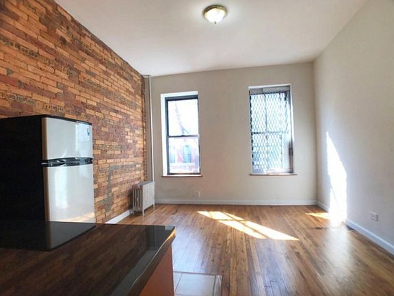 2nd image of 105 W 138th St #D2
