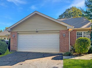 515 Shagbark Dr, Elgin, IL 60123