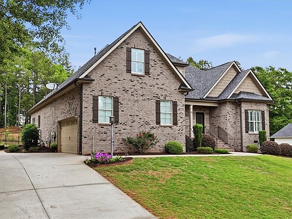 3rd image of 124 Holly Ridge Dr