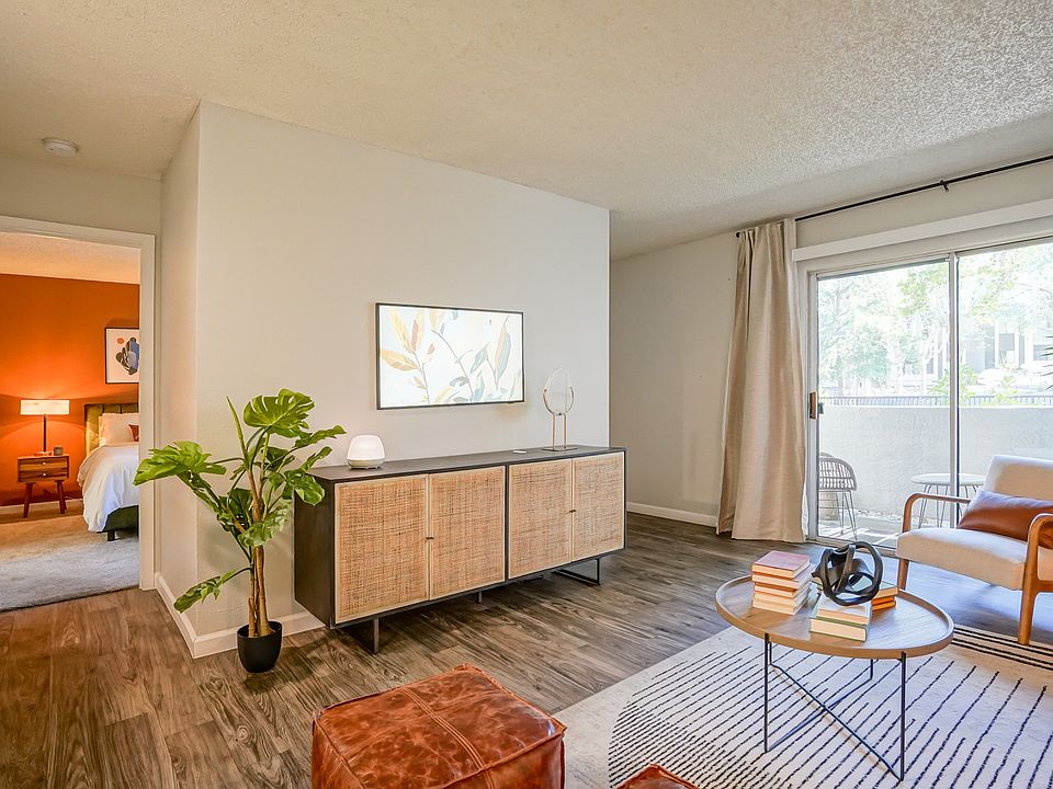 Cable-ready - Living Room - Platinum Interior