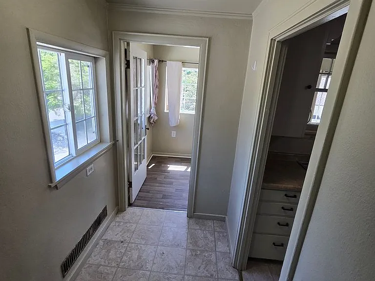 209 N Madison St — Photo 18