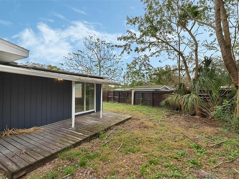 1090 Emerald Dr — Photo 21