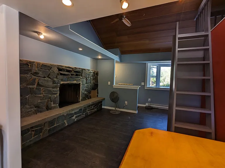 244 Castle Ave #B — Photo 9