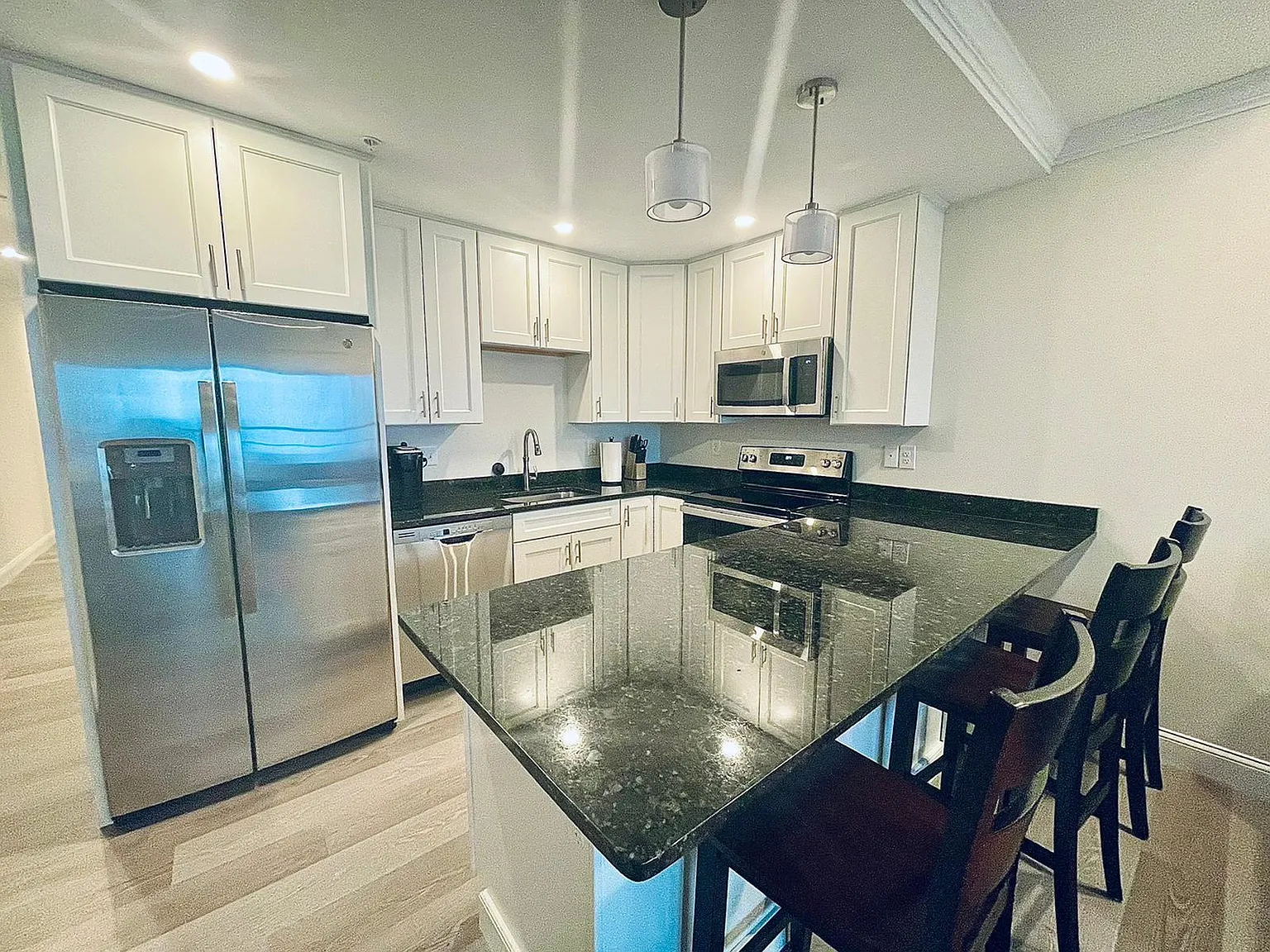 2 bed, 850 sqft, $2,300 — Photo 4