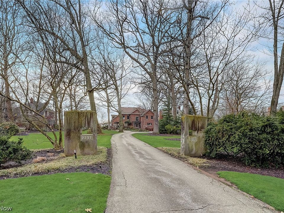 2nd image of 2237 Chestnut Hills Dr