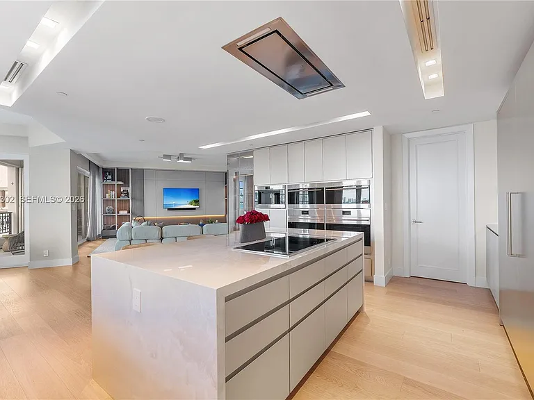 5242 Fisher Island Dr #5242 — Photo 31