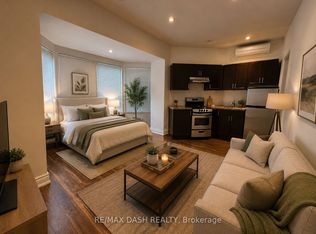 141 Admiral Rd #101, Toronto, ON M5R 2L7