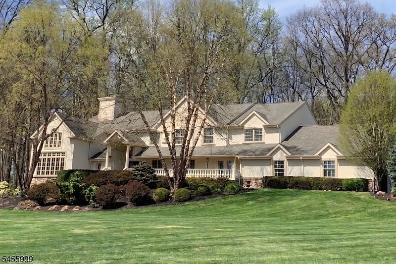 1st image of 6 Hickory Dr