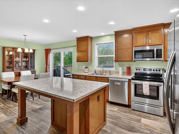 4th image of 523 Jenks St
